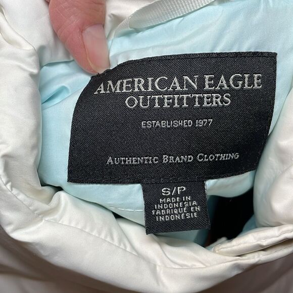 American Eagle Puffy Vest, lightweight, white, Small - Picture 3 of 7